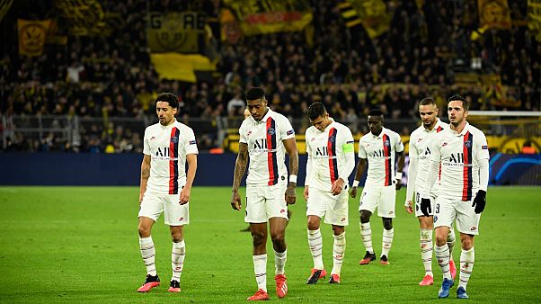 Les joueurs du PSG quittant la pelouse du Signal Iduna Park après leur défaite 2 buts à 1 contre le BvB Dortmund, le 18 février 2020. Les joueurs du PSG quittant la pelouse du Signal Iduna Park après leur défaite 2 buts à 1 contre le BvB Dortmund, le 18 février 2020.