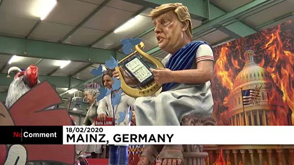 A világ vezetőinek karikatúrái a mainzi karneválon A világ vezetőinek karikatúrái a mainzi karneválon