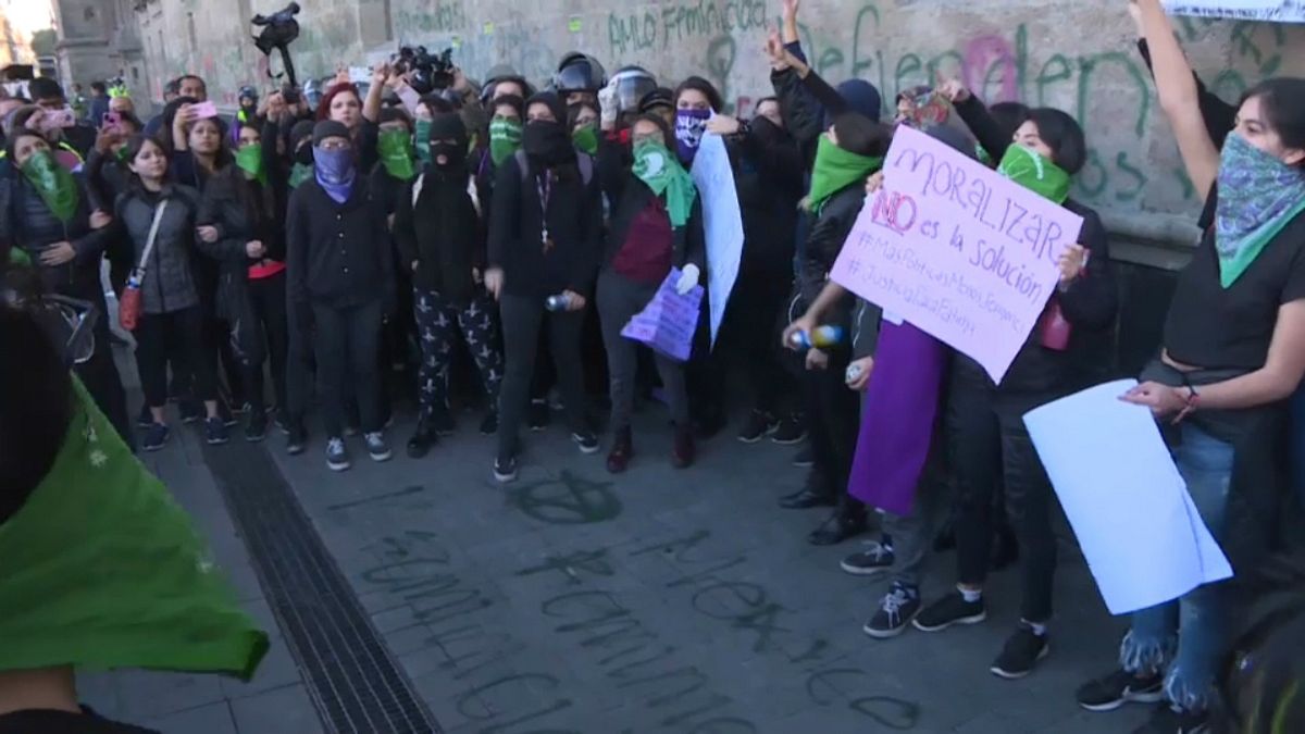 ویدئو؛ تظاهرات زنان مکزیکی معترض به قتل دختر ۷ ساله