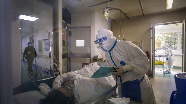 ارتفاع حصيلة وفيات فيروس كورونا إلى 2000 والأمم المتحدة تقول إن الوضع خطير ارتفاع حصيلة وفيات فيروس كورونا إلى 2000 والأمم المتحدة تقول إن الوضع خطير