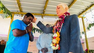 شاهد: الصلاة على "تمثال ترامب" في الهند