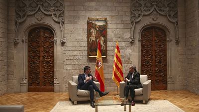Pedro Sánchez con Quim Torra en el Palacio de la Generalitat en Barcelona, el jueves 6 de febrero de 2020.