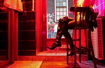 Amsterdam'da Red Light District'teki turist yoğunluğuna karşı 'erotik merkez' çözümü