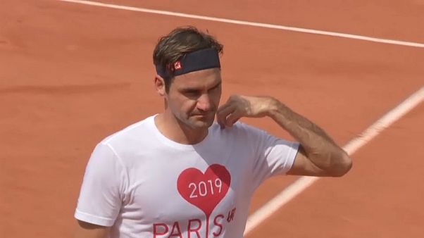 Knieoperation: Roger Federer fällt bis Juni aus Knieoperation: Roger Federer fällt bis Juni aus