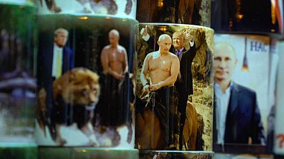 Ρωσία: Ανάρπαστα τα σουβενίρ με τον Βλαντιμίρ Πούτιν