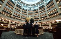 Türkiye Cumhurbaşkanı Recep Tayyip Erdoğan ve Özbekistan Cumhurbaşkanı Şevket Mirziyoyev eşleriyle birlikte Millet Kütüphanesi'nin açılış törenine katıldı.