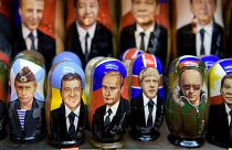 محلات بيع الأشياء التذكارية التي تحمل صور الرئيس الروسي فلاديمير بوتين