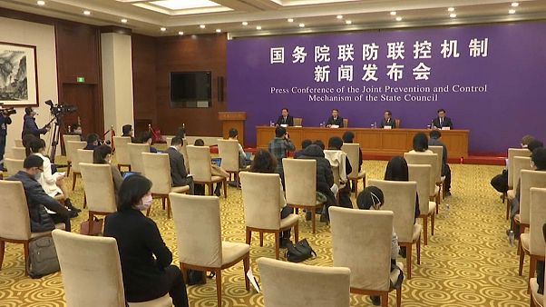 Coronavírus regista o menor aumento de casos na China em quase um mês Coronavírus regista o menor aumento de casos na China em quase um mês