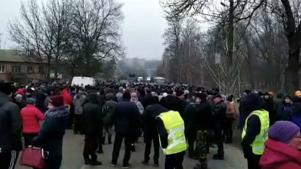 «Να μην επιστρέψουν στη χώρα όσοι ταξίδεψαν στην Κίνα» ζητούν οι διαδηλωτές «Να μην επιστρέψουν στη χώρα όσοι ταξίδεψαν στην Κίνα» ζητούν οι διαδηλωτές
