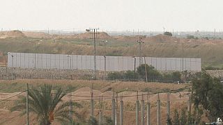شاهد: مصر تُشيد جداراً جديداً على طول حدودها مع قطاع غزة