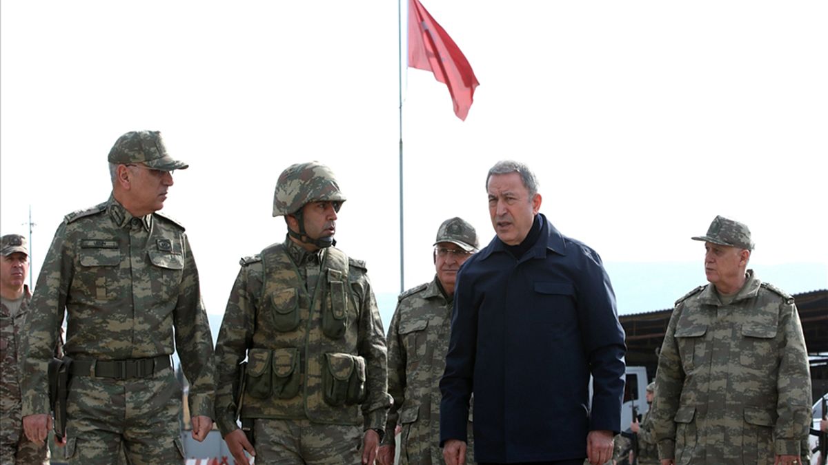 خلوصي آكار،  وزير الدفاع التركي