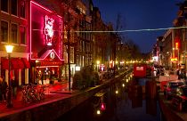 حي الضوء الأحمر" الشهير (دي فالن أو "ريد لايت ديستركت") في العاصمة الهولندية