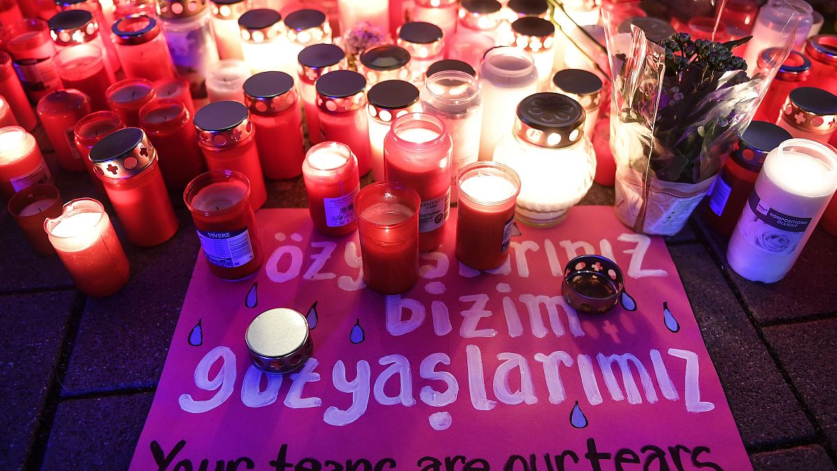 Almanya'da saldırının kurbanları anıldı: "Sizin gözyaşlarınız bizim gözyaşlarımız"
