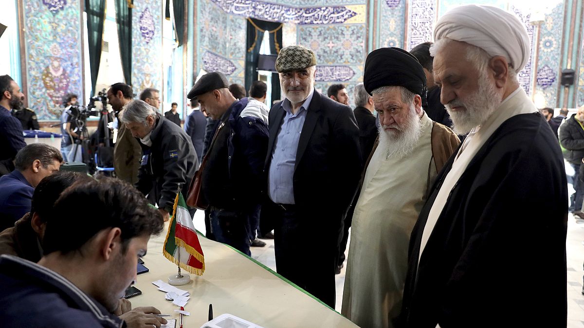 La crisis en Irán da alas a los conservadores en las elecciones legislativas
