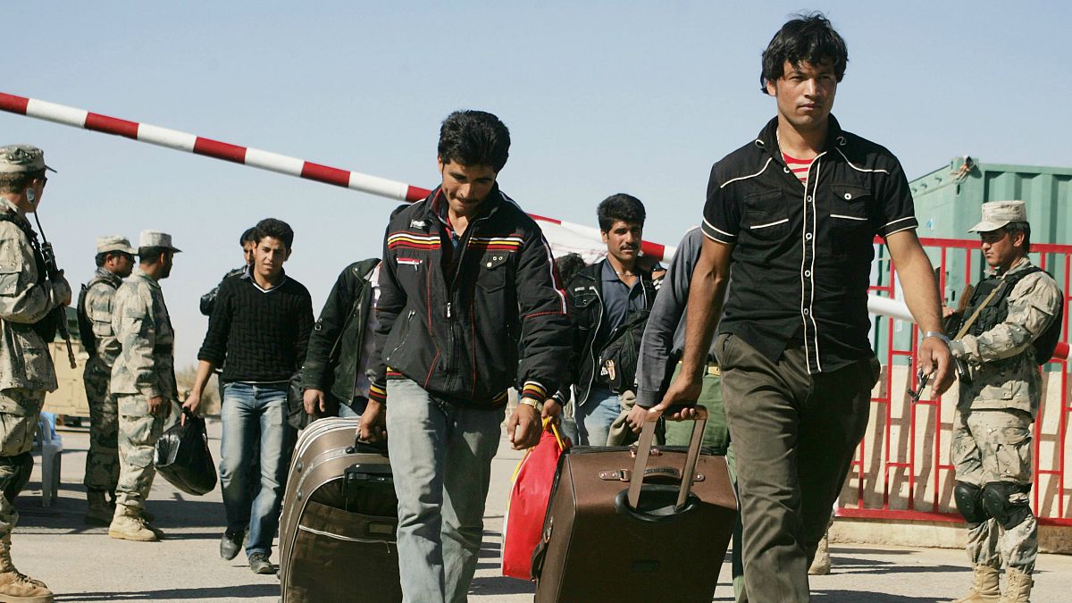 مهاجران افغان در حال خروج ایران و بازگشت به افغانستان
