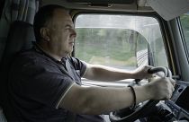 La guerra segreta del trasporto in Europa: i camionisti pagano il prezzo del divario est-ovest