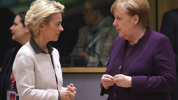 Presidente da Comissão Europeia, Ursula von der Leyen, com chanceler alemã, Angela Merkel Presidente da Comissão Europeia, Ursula von der Leyen, com chanceler alemã, Angela Merkel