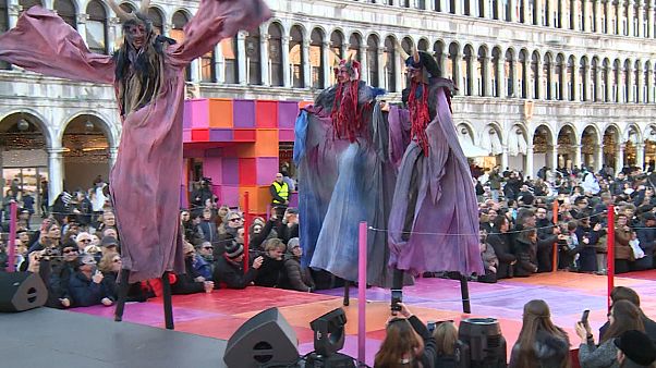 Venecia viaja al pasado con el 'Baile de las Máscaras' del 'Jueves Gordo' Venecia viaja al pasado con el 'Baile de las Máscaras' del 'Jueves Gordo'