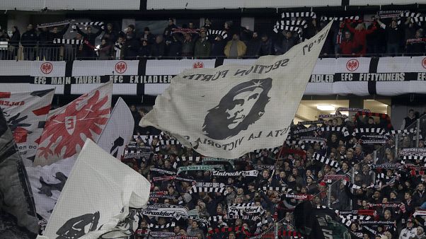 Eintracht Frankfurt Fans zu Störern der Hanau-Minute: "Nazis raus" Eintracht Frankfurt Fans zu Störern der Hanau-Minute: "Nazis raus"