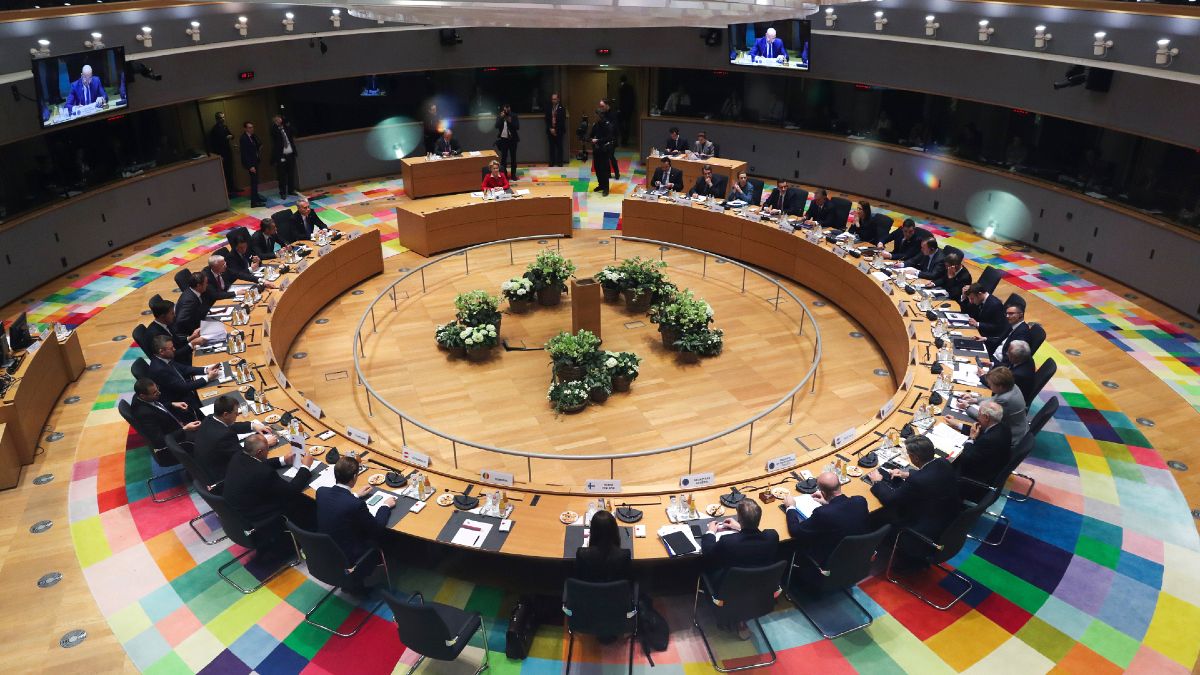 AB Liderleri Brüksel'de yuvarlak masa etrafında bütçeyi görüştü 