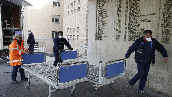 El miedo se propaga por Italia: dos muertos, 51 infectados y 50.000 vecinos aislados por el Covid-19 El miedo se propaga por Italia: dos muertos, 51 infectados y 50.000 vecinos aislados por el Covid-19