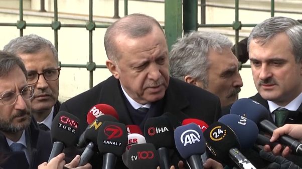 Erdoğan confirma cimeira a quatro para resolver crise síria Erdoğan confirma cimeira a quatro para resolver crise síria