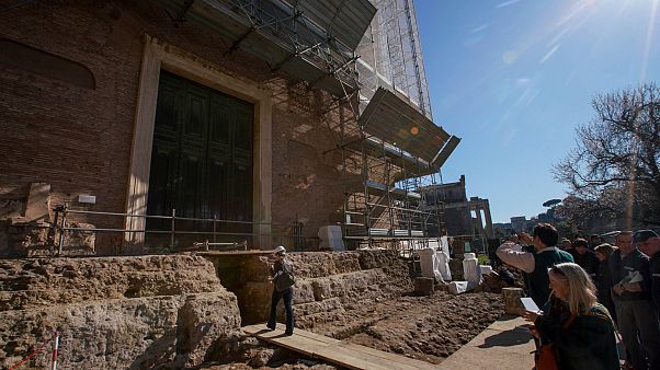 Roma’da şehrin efsanevi kurucusu Romulus’a ait olduğu düşünülen lahit bulundu Roma’da şehrin efsanevi kurucusu Romulus’a ait olduğu düşünülen lahit bulundu