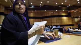 İran'da dün gerçekleşen 11. Dönem Meclis Seçimlerinde oy sayım işlemi devam ediyor
