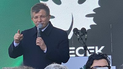 Davutoğlu: Ekonomik krizin tümü çok kısa sürede çözülebilir