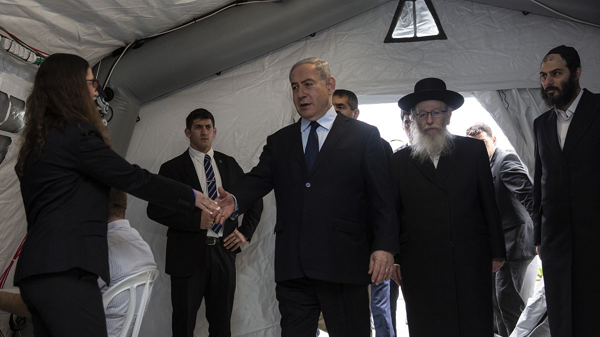 İsrail Başbakanı Netanyahu koronavirüs salgını için kurulan gözlem çadırında