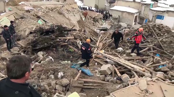 Terremoto tra Iran e Turchia: 9 morti Terremoto tra Iran e Turchia: 9 morti