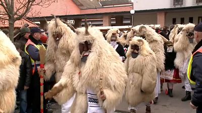 جانب من مهرجان الاحتفال بانتهاء فصل الشتاء في إحدى مدن المجر