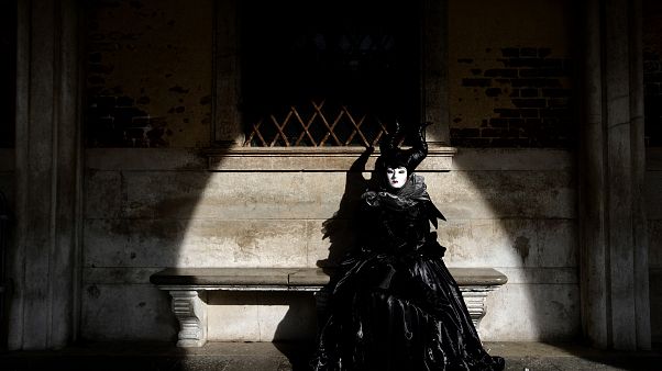Venezia: più che in maschera, in mascherina Venezia: più che in maschera, in mascherina