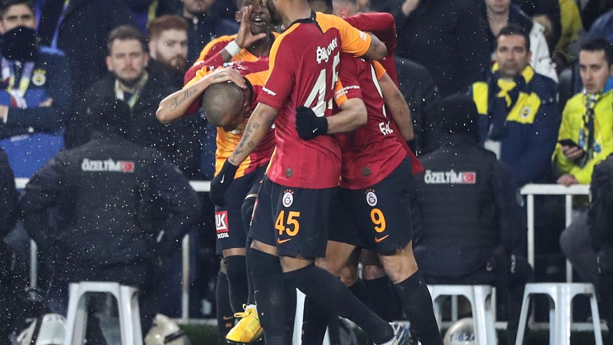 Galatasaray, Fenerbahçe'yi 20 yıl sonra Kadıköy'de mağlup etti