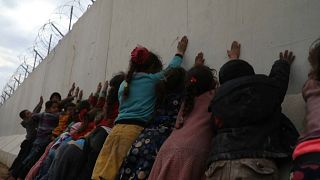 Deslocados sírios sonham com a Turquia