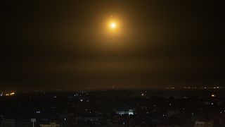 İsrail'in Demir Kubbe hava savunma sistemleri Gazze'den atılan roketleri havada imha etti