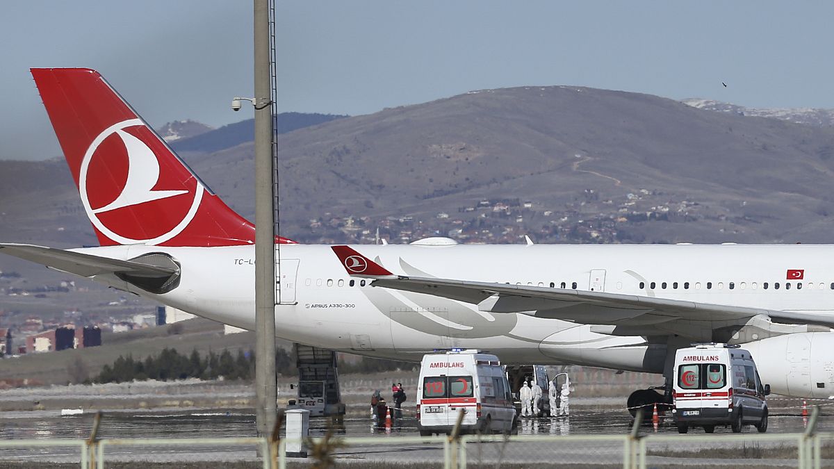 Tahran-İstanbul seferini yapan uçak, Covid-19 şüphesiyle Esenboğa Havalimanı'na iniş yaptı