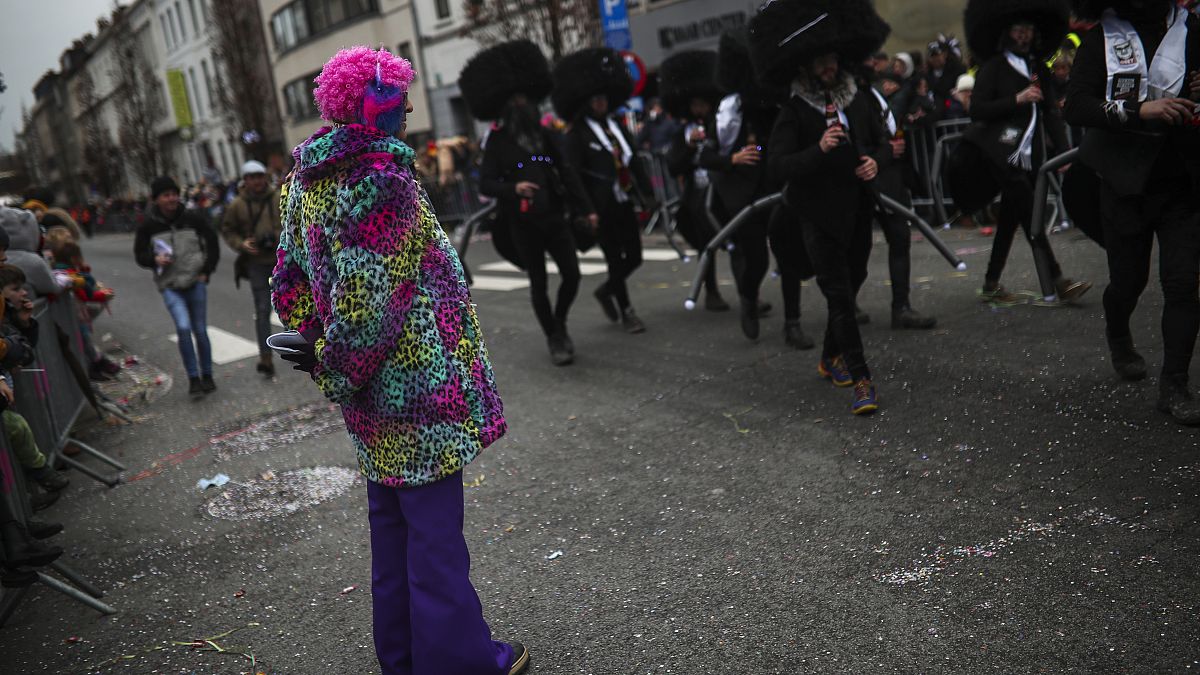 El carnaval belga de Alost mantiene el desafío a pesar de las acusaciones de antisemitismo