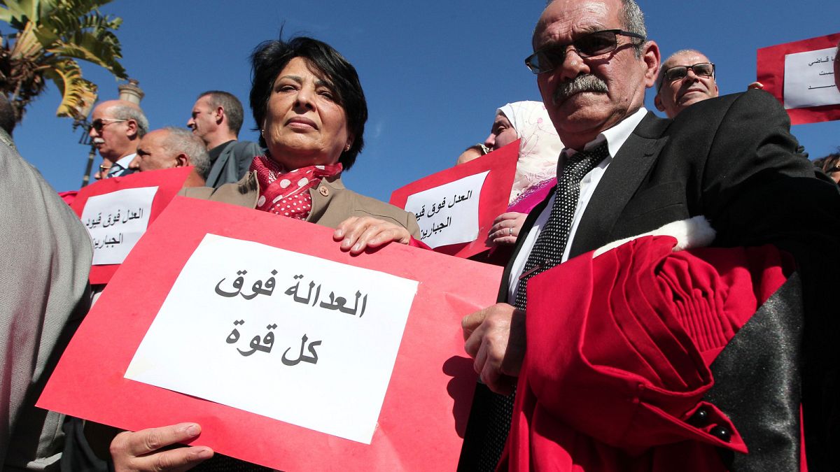 خلال مظاهرة أمام المحكمة في الجزائر