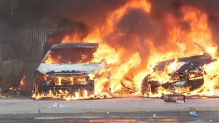 Autókat gyújtottak fel Chilében a zenei fesztivál alatt