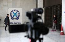 Τηλεοπτικά συνεργεία στημένα στην είσοδο της ΓΑΔΑ