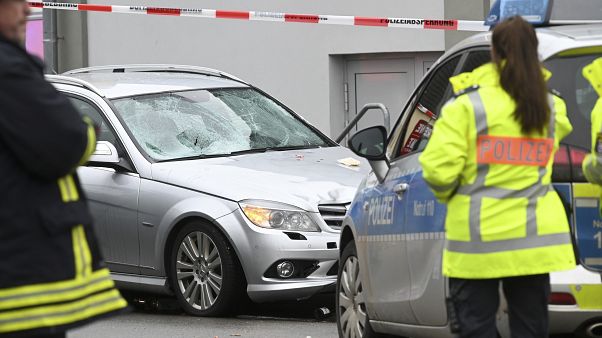 Γερμανία: Αυτοκίνητο παρέσυρε θεατές καρναβαλικής παρέλασης Γερμανία: Αυτοκίνητο παρέσυρε θεατές καρναβαλικής παρέλασης