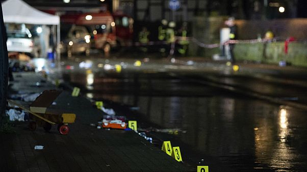 حمله با خودرو به یک کارناوال در آلمان حمله با خودرو به یک کارناوال در آلمان