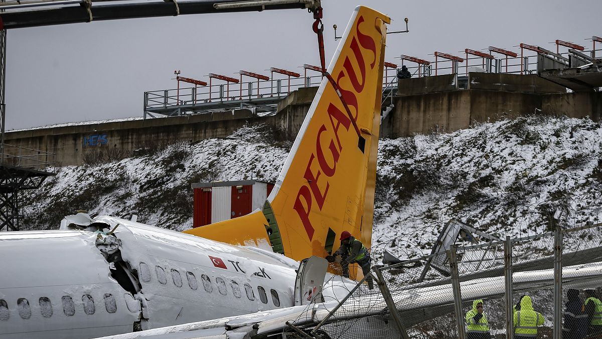 Pegasus Havayolları'na ait yolcu uçağı pistten çıkmış, 3 kişi hayatını kaybetmişti
