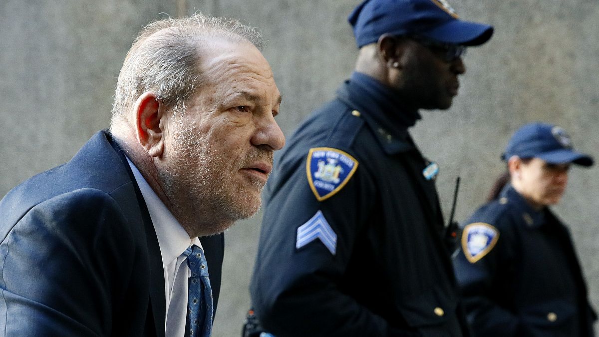 Harvey Weinstein arrives at a Manhattan courthouse 