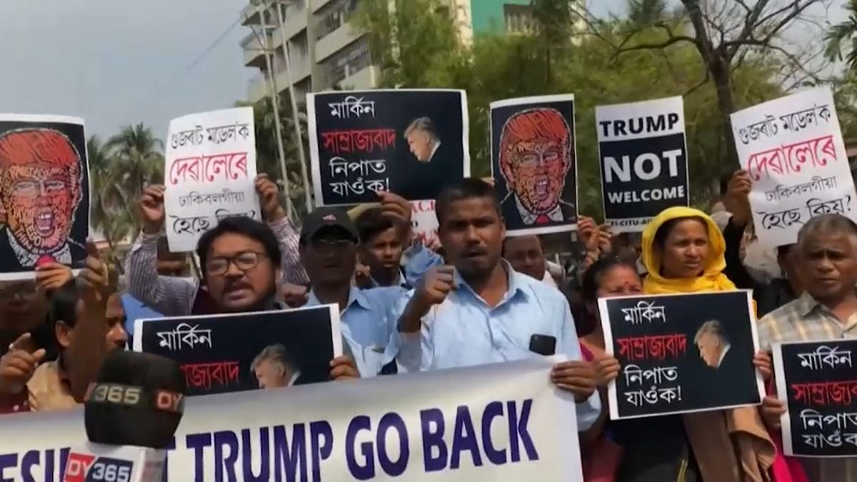 اعتراض کمونیست‌های دهلی‌ نو به دیدار دونالد ترامپ از هند   