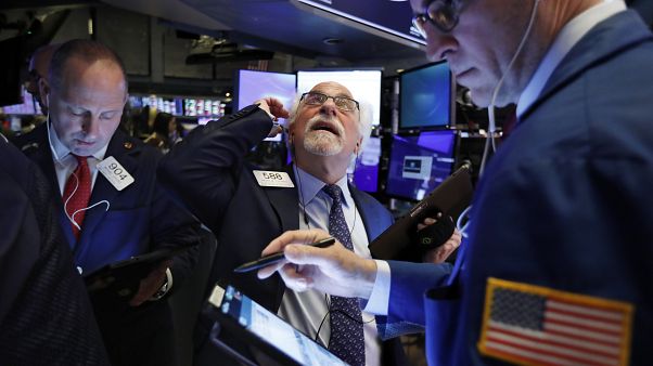 Wall Street afunda com receio do coronavírus Wall Street afunda com receio do coronavírus