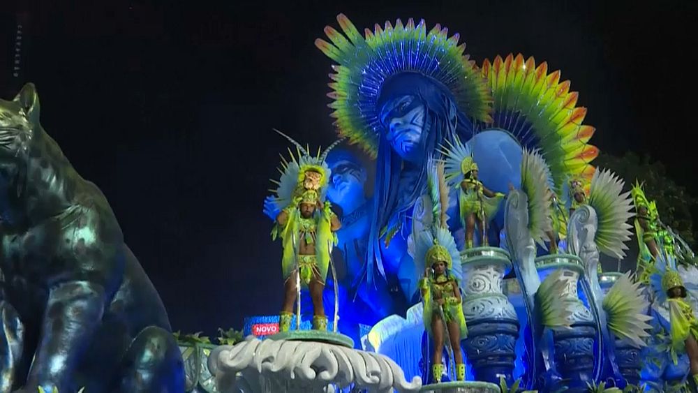 Le carnaval de Rio, tribune citoyenne pour critiquer le pouvoir