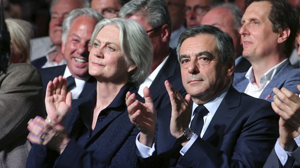Accusé de détournement de fonds publics, le couple Fillon risque gros Accusé de détournement de fonds publics, le couple Fillon risque gros
