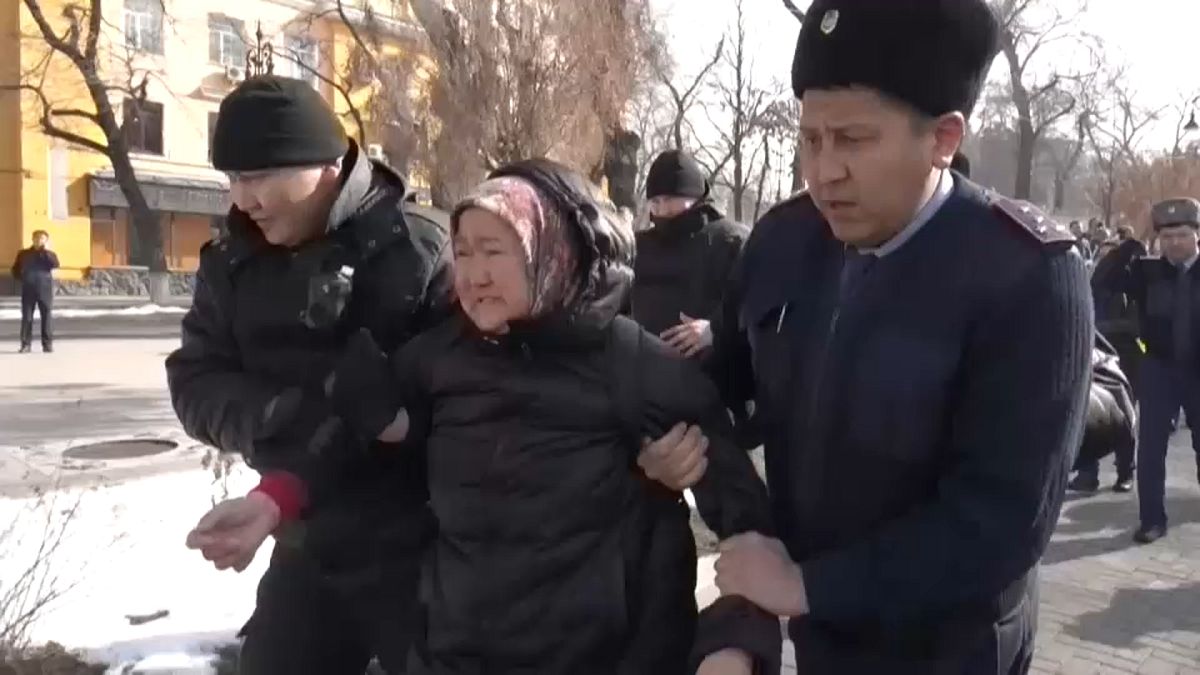 Антиправительственные митинги и задержания в Казахстане